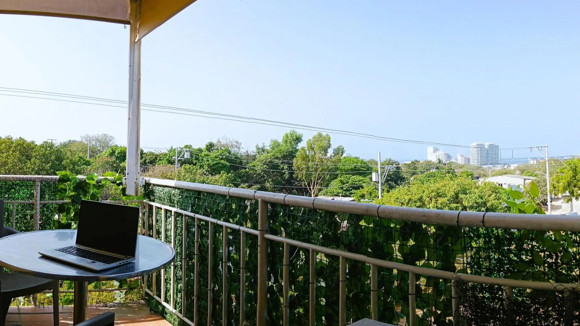 Mi Terruno: Beachside Apartment with Pool in Santa Marta